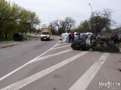 В Николаеве, Запорожье, Харькове и Одессе ополченцы строят блок-посты: опубликованы фото и видео