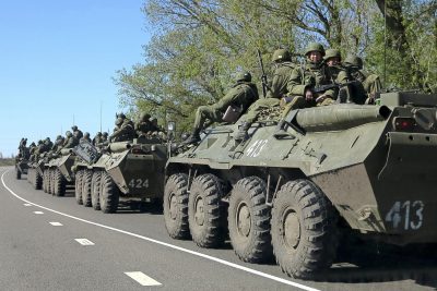 Российские военные недалеко от границ в Украины