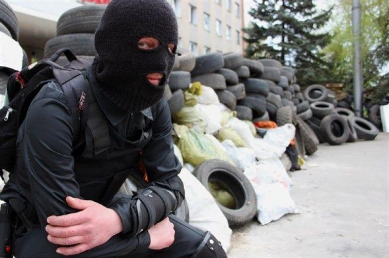 "Правосудие" в Горловке: боевики "Беса" заставляют жителей рыть окопы и строить блиндажи