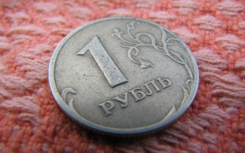 Обвал рубля в России: евро и доллар ощутимо подорожали