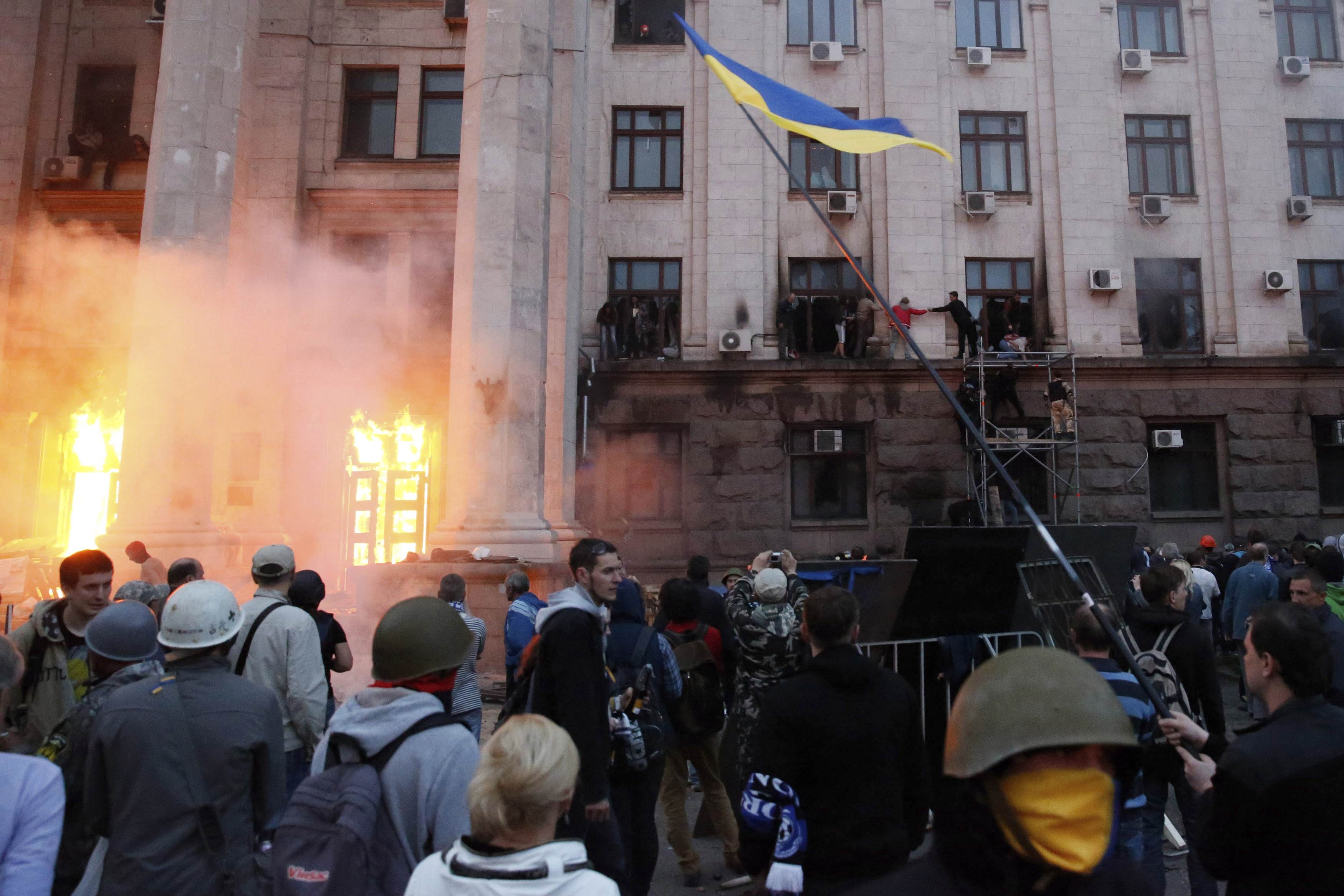 Одесса 02.05 2014 что случилось. Одесса дом профсоюзов 2 мая 2014. Трагедия 2 мая в Одессе доме профсоюзов. Одесса 2 мая дом профсоюзов. Одесса дом профсоюзов 2 мая 2014 г. сожжение людей.