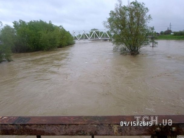 Западная Украина страдает от большой воды: опубликованы фото