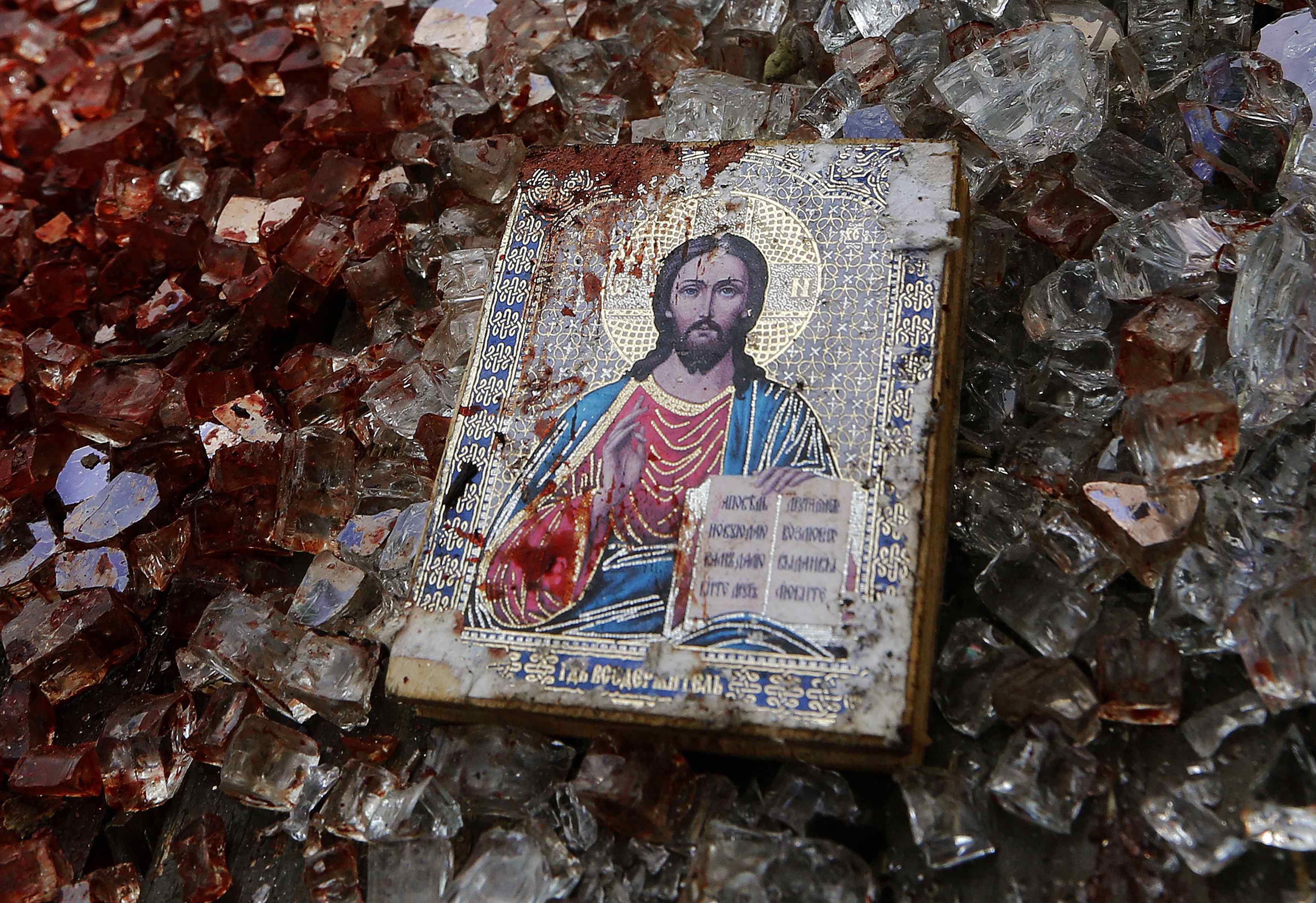 Разбилась икона. Разбитые иконы. Разбитый храм на Донбассе. Разрушенные храмы Донбасса.