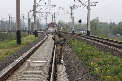 В Славянске разблокируют желехную дорогу