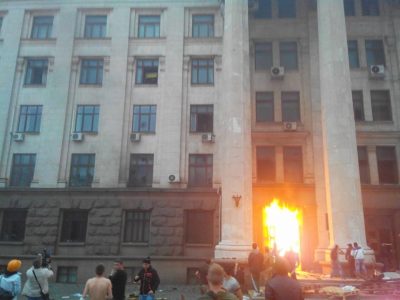 В Одессе патриоты выбили сепаратистов из Дома профсоюзов и сожгли их лагерь, опубликованы фото