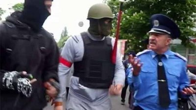 Дмитрий Фучеджи (справа) с пророссийскими боевиками Дмитрий Фучеджи (справа) с пророссийскими боевиками