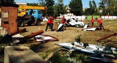 В Киеве на Оболони снесли незаконную стройплощадку В Киеве на Оболони снесли незаконную стройплощадку