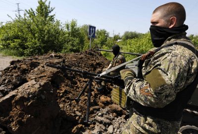 В Макеевке боевики обстреляли людей на остановке: ранены женщина и ребенок