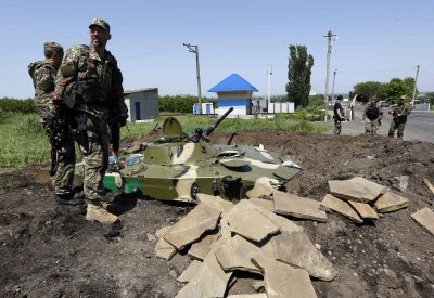 Пророссийские боевики в Славянске Пророссийские боевики в Славянске