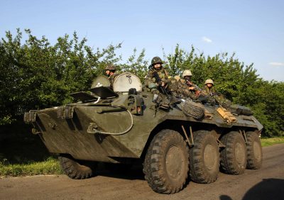 Журналист: на Харьковщине террористы обстреляли колонну силовиков, есть погибший