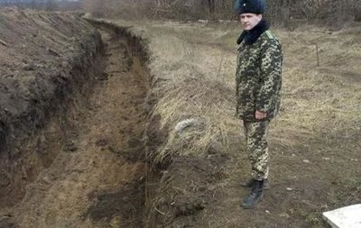 Рвы на украинской границе, иллюстрация Рвы на украинской границе, иллюстрация