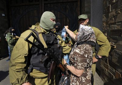 Возле границы Украины 40 грузовиков с боевиками: готовы к прорыву из России
