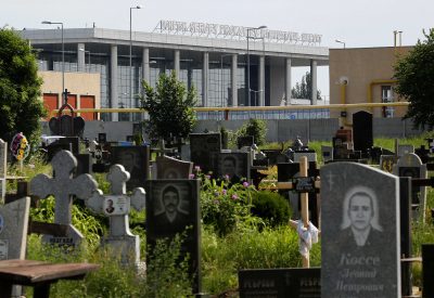 В Донецке ранили 15 человек и обстреляли машину "скорой" помощи