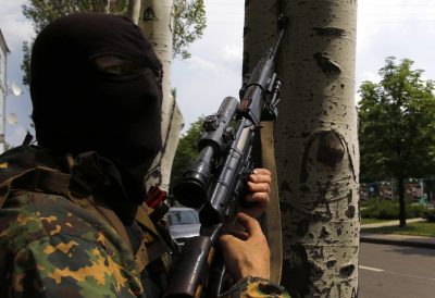 На Донбассе террористы на КамАЗах и БТР атаковали пограничников со стороны России, идет бой