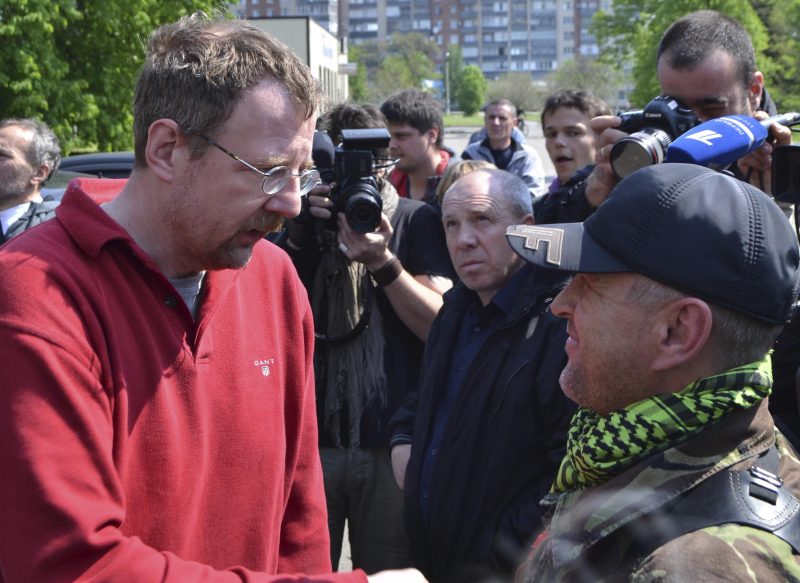 В Славянске освободили захваченных боевиками инспекторов ОБСЕ: опубликованы фото