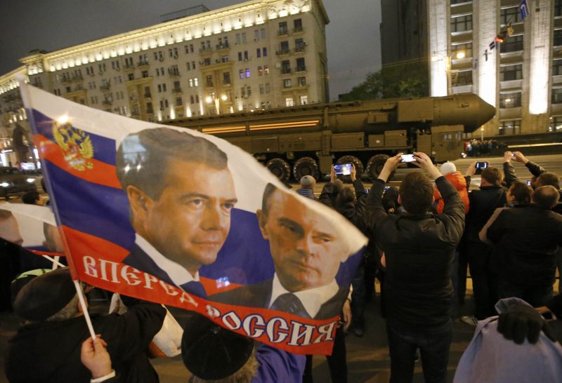 Меркель раскритиковала Путина за планы провести парад в оккупированном Крыму