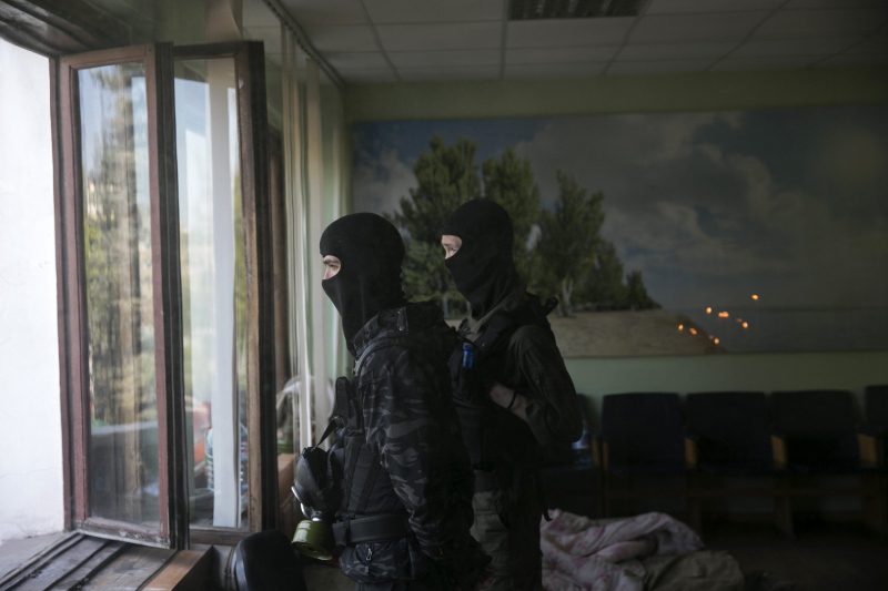 На Донбассе террористы обстреляли реанимобиль и захватили раненого свободовца