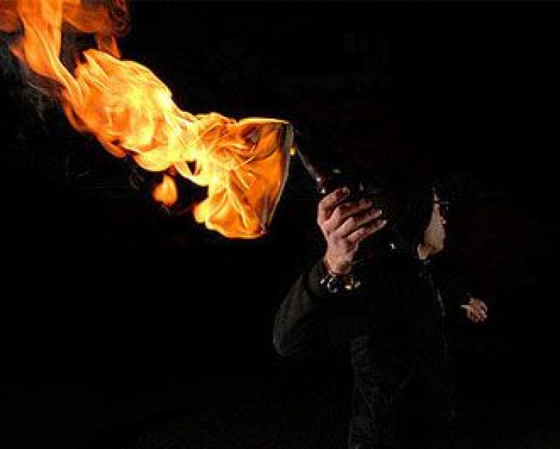 На Харківщині жінка розтрощила бойову машину ворога коктейлем Молотова