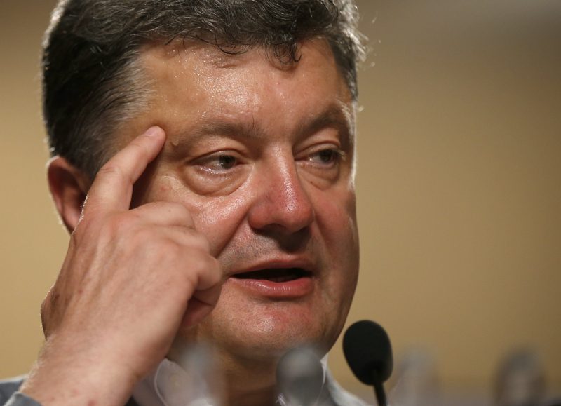 Порошенко попросил у США военной помощи "в виде ленд-лиза" - СМИ