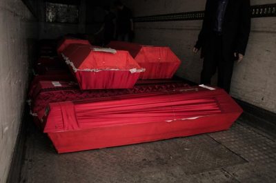 В Сети появились новые фото того, как в Россию увозили тела убитых боевиков