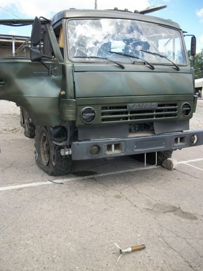 Воинскую часть в Артемовске штурмовал бронированный КамАЗ из России