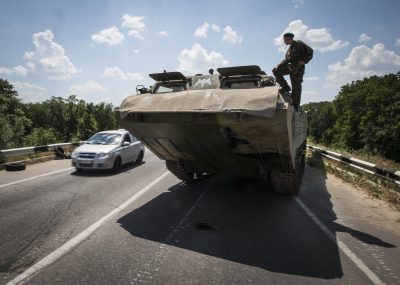 На вооружении луганских террористов тоже есть боевые машины На вооружении луганских террористов тоже есть боевые машины