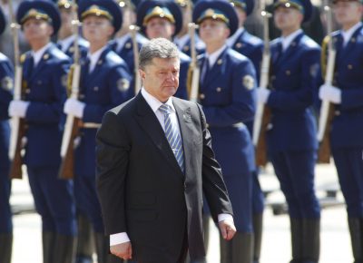 Порошенко и Олланд поговорили о ситуации на Донбассе и санкциях против России