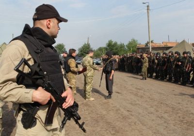 Петр Порошенко во время поездки на Донбасс Петр Порошенко во время поездки на Донбасс