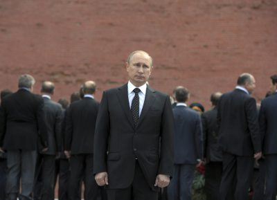 Российские СМИ утверждают, что у Путина остается право ввести войска в Украину