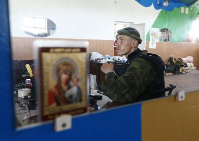 Под Краснодоном террористы убили раненого пограничника и стягивают новые силы