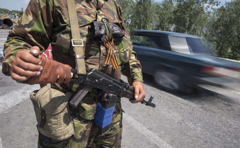 Тымчук: в Луганск вошла колона бронетехники, боевики штурмовали аэропорт