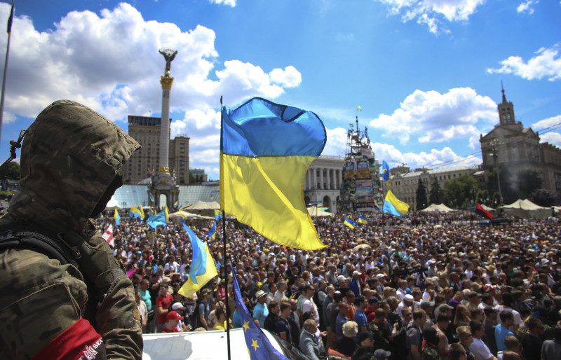 Как украинские элиты при помощи России водят за нос западных партнеров