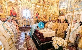 В Лавре тысячи верующих прощаются с митрополитом Владимиром: опубликованы фото и видео