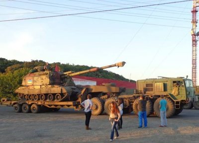 Будни АТО: люди выходили к дороге и приветствовали артиллеристов, опубликованы фото и видео