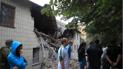 Авиаудар по Снежному: опубликовано видео последствий обстрела