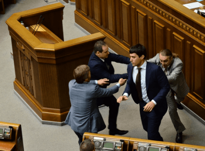 Регионала Левченко с потасовкой выгнали из Рады: опубликованы фото