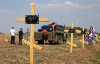 На Донбассе становится все больше могил