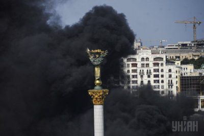 В Киеве на Майдане горели шины, а диверсанты планировали теракт В Киеве на Майдане горели шины, а диверсанты планировали теракт