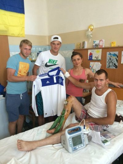 Ярмоленко и Безус навестили в госпитале раненых бойцов АТО: опубликовано фото