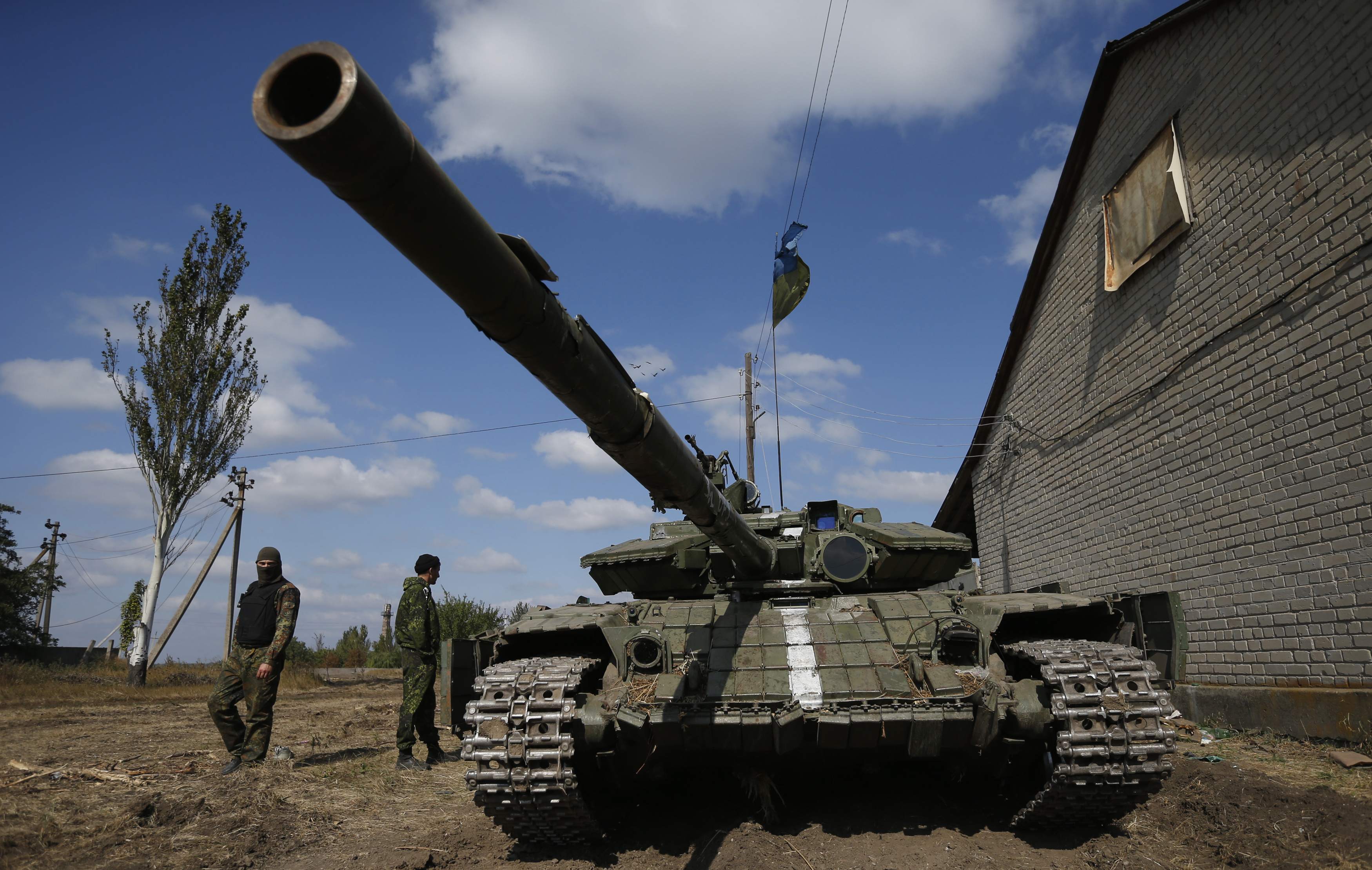 Украинская бронетехника на Донбасе, иллюстрация Украинская бронетехника на Донбасе, иллюстрация