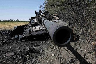 Підбитий танк під Іловайськом Підбитий танк під Іловайськом