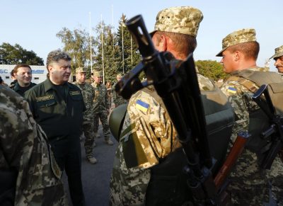 Порошенко: благодаря перемирию на Донбассе освобождены 20 заложников