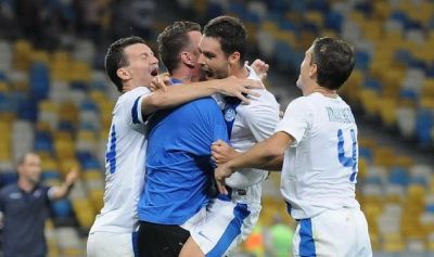 "Днепр" отмечает забитый гол "Днепр" отмечает забитый гол
