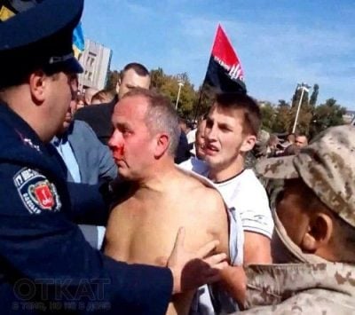 В Одессе активисты избили Шуфрича и пытались бросить в мусорник: опубликованы фото и видео