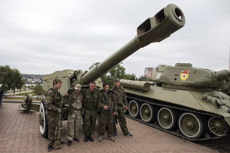 Тымчук рассказал, как россияне и боевики пытаются выдавить украинские войска с позиций