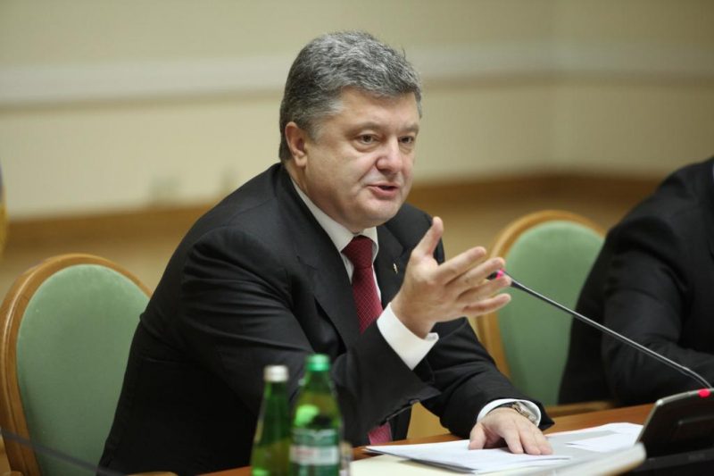 Порошенко требует освободить Савченко, Сенцова и всех заложников