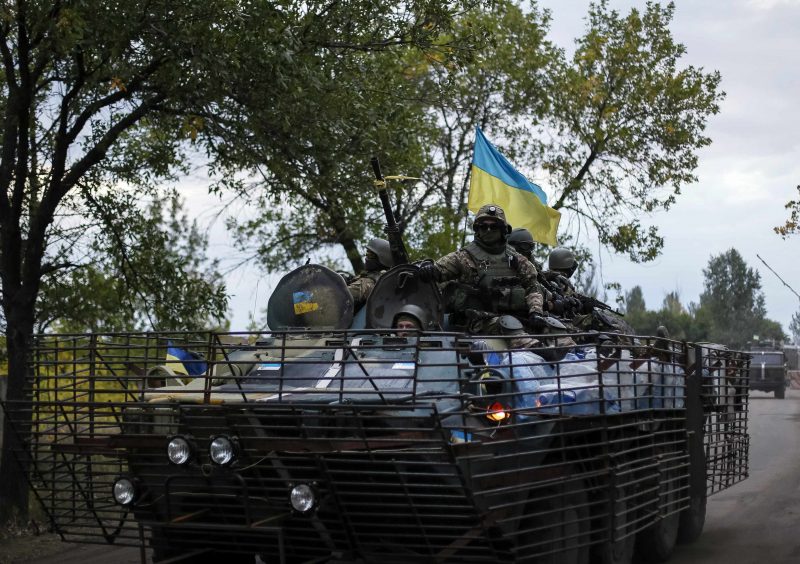 Журналист ждет провокации боевиков 9 мая: в Стаханов привезли "украинские" БТР и БМП