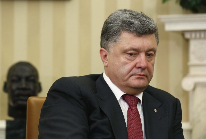 Порошенко освободил благотворительную помощь для АТО от налогов