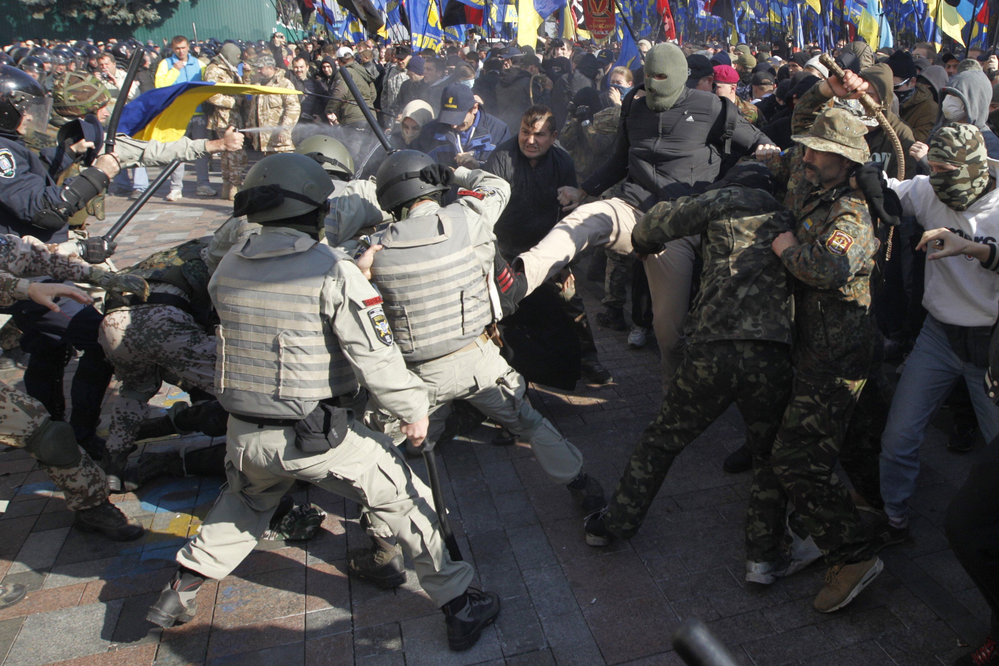 День украинского националиста. Майдан 2014 правый сектор.