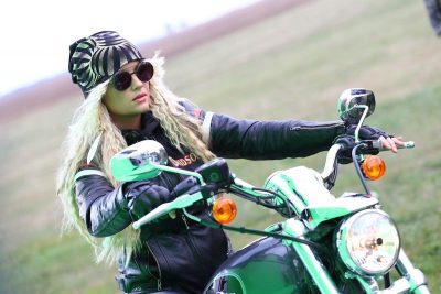 Маша Гойя во время съемок клипа упала с мотоцикла